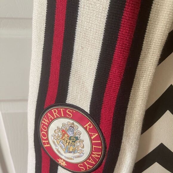 Universal Studios Harry Potter Hogwarts Railways Scarf .Beige ,Black & Red. - Picture 5 of 8